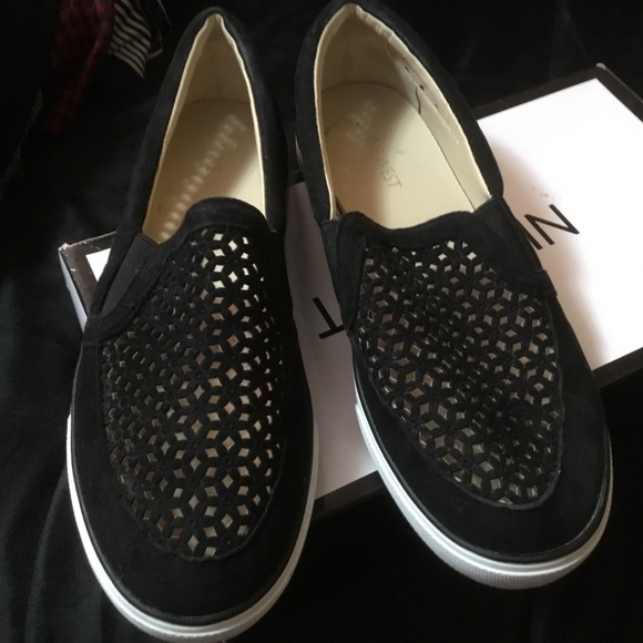 Nine West Black/White Slip On - Picture 2 of 5